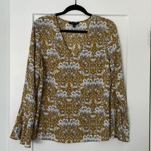 V neck blouse with ruffle sleeve